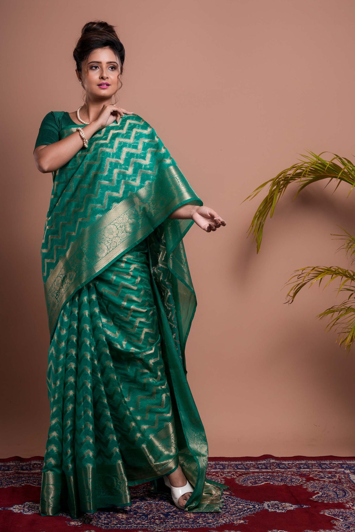 Green Silk Organza Banarasi Saree With Zic Zac Zari Pattern