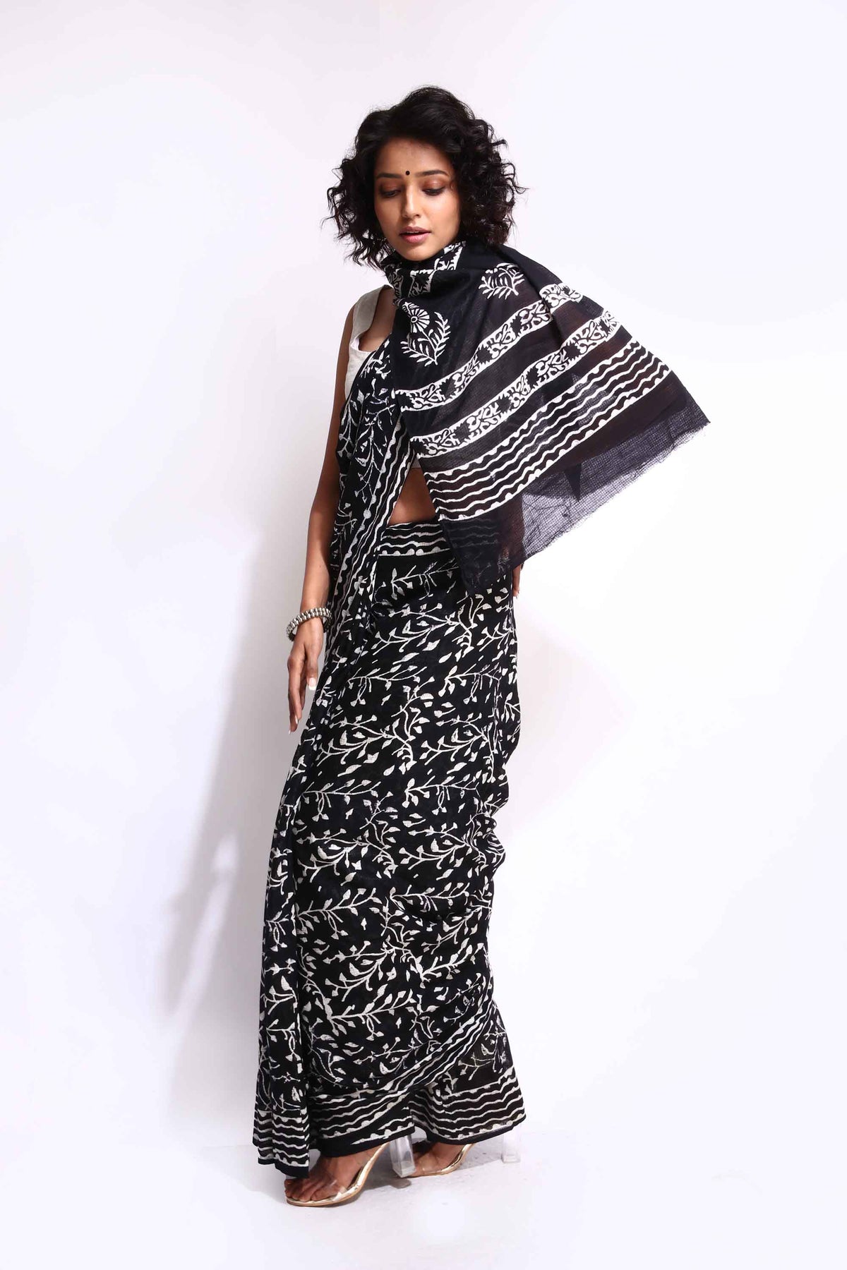 Black Munga Cotton Nice Vegetable Print Saree